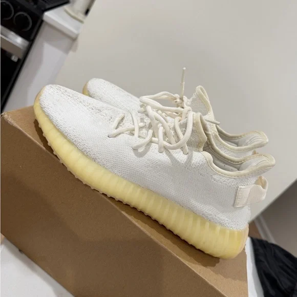 Yeezy Boost 350 V2 - Picture 2 of 4